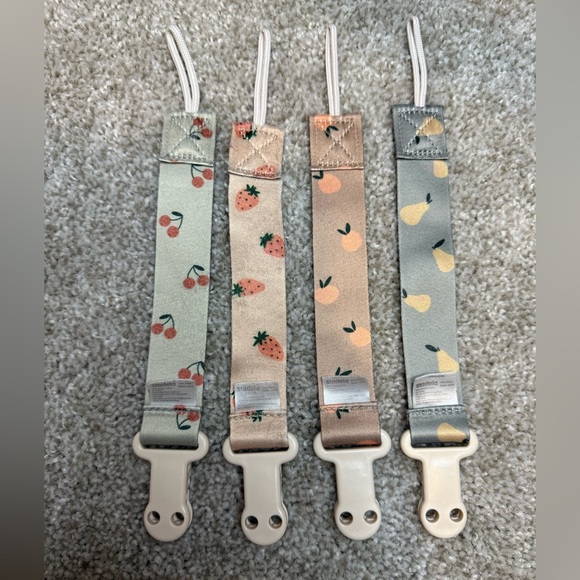 Stadela Fruit Pattern Pacifier Clips - Picture 2 of 2